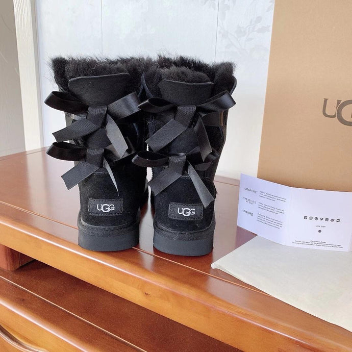 BLACK BOW UGGS