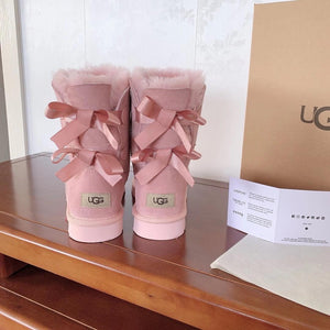 PINK BOW UGGS